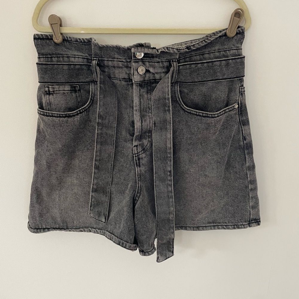 Zara Hi Rise Denim Shorts - Black button fly with belt size 10